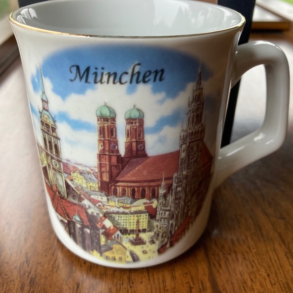Souvenir Mug Munich Germany Reutter Porzellan Frauenkirche Cathedral Munchen - Picture 1 of 8
